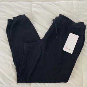 NWT - Lulu on the fly joggers